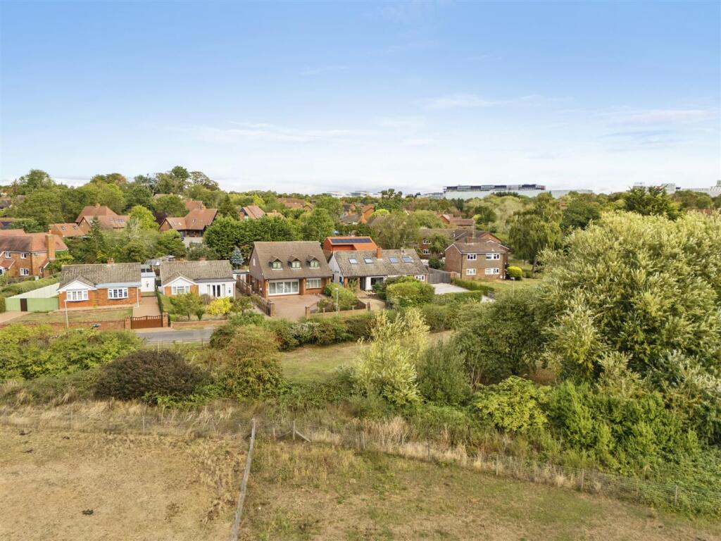 House in Milton Keynes, Loughton and Great Holm - View 4