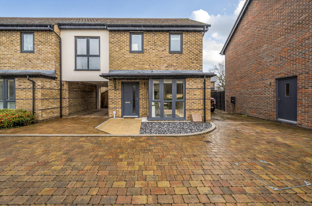 Main image of property: Pintail Place, Arborfield Green, Reading, Berkshire, RG2