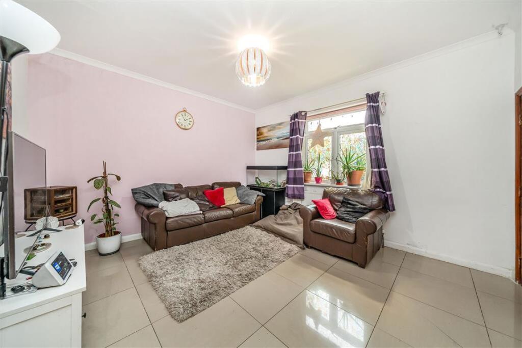 House in London - View 2