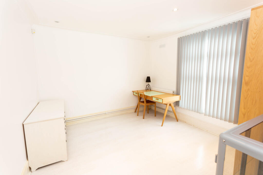 House in London - View 4