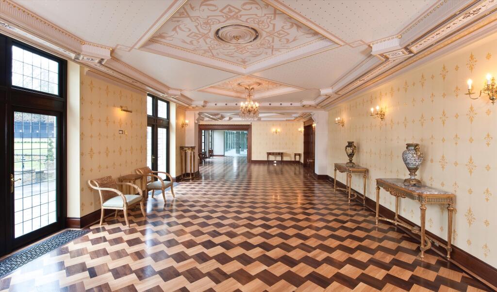 House in Kingston upon Thames - More