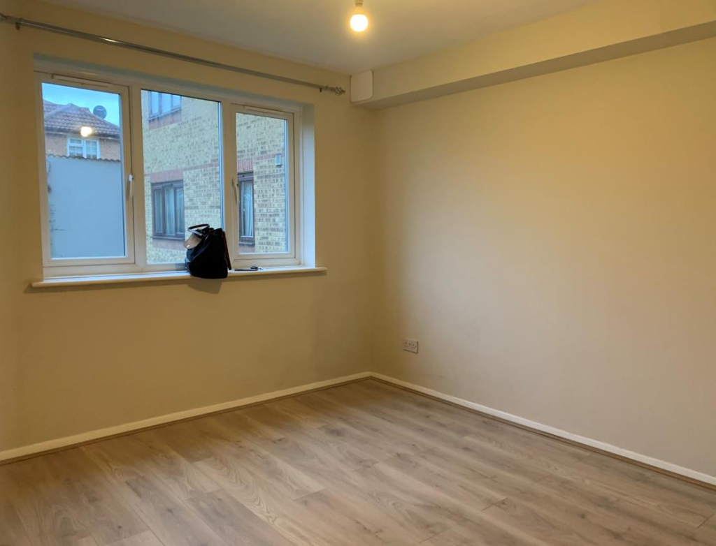 Apartment in Watford, Hertfordshire - View 5