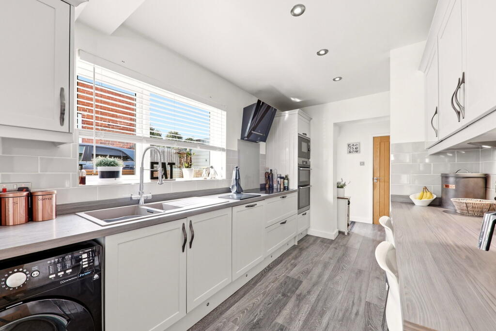 Broadgate Walk, Horsforth, Leeds, LS18 4HF photo 3