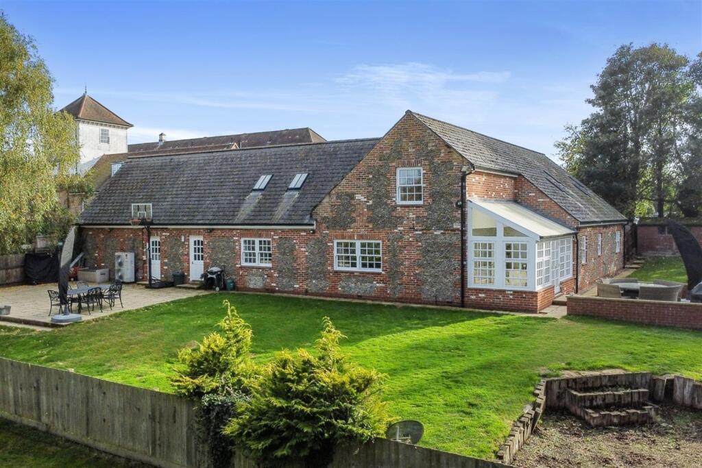 House in Babergh, Tattingstone - More