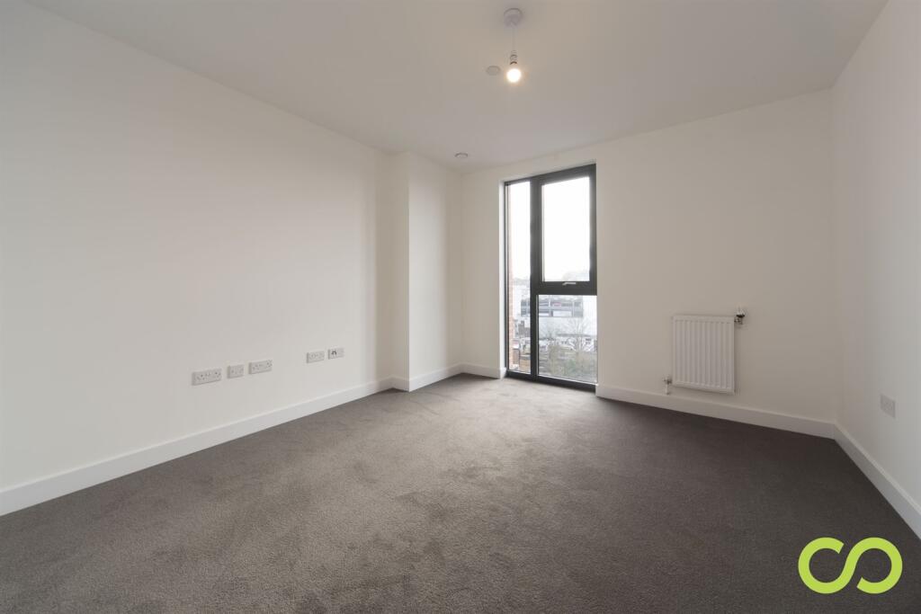 Apartment in Sutton - More
