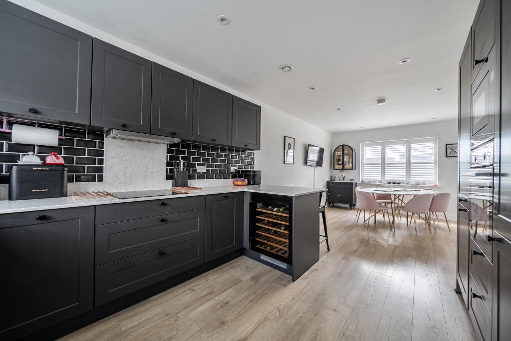 House in Tunbridge Wells, Paddock Wood - View 4
