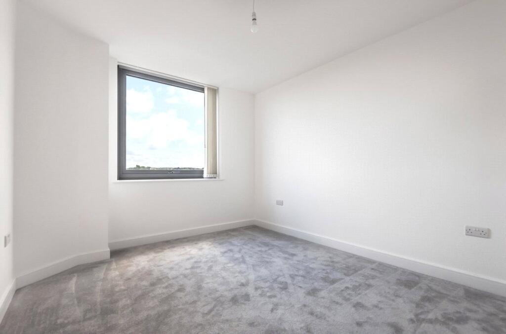 Churchill Place, Basingstoke, RG21 photo 4
