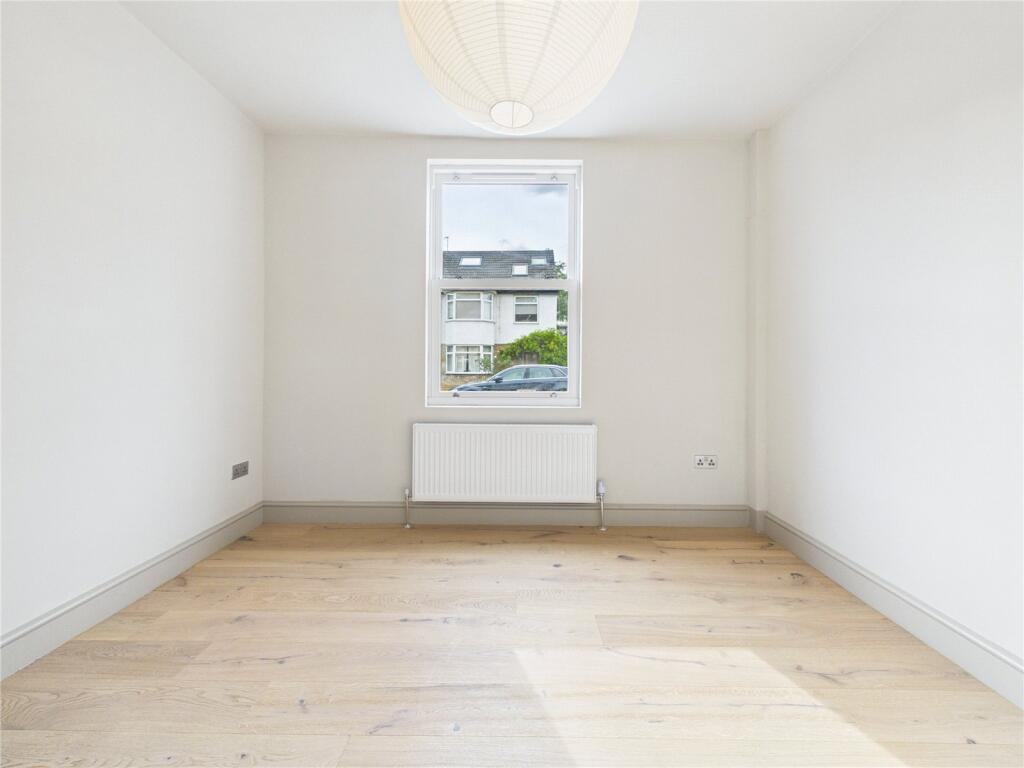House in London, Walthamstow Village, Leyton - More