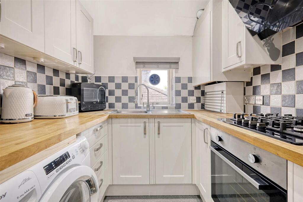 Apartment in Epping Forest, Buckhurst Hill - View 2
