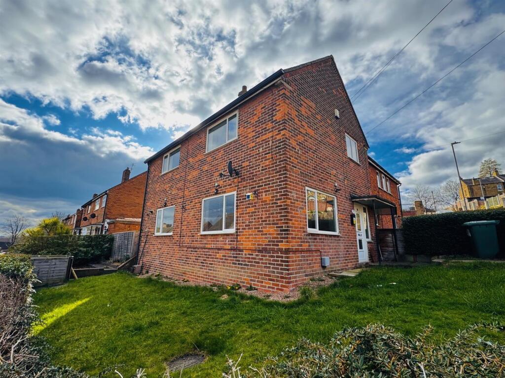3-bed semi-detached on Princess Lane, Earlsheaton, £165,000