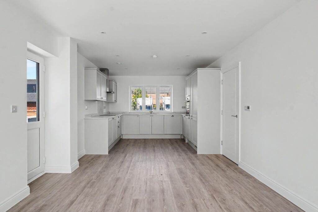 3 Willow Close, Chequers Road, Minster on Sea, Sheerness, Kent, ME12 3XW photo 4