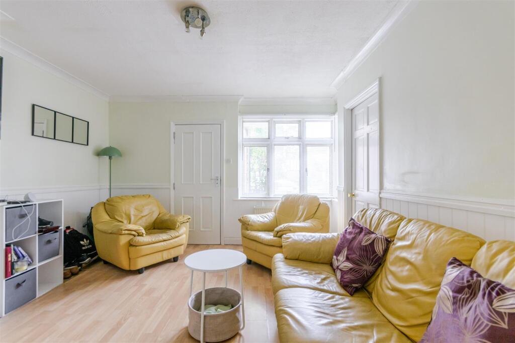 Herlwyn Avenue, Ruislip photo 3