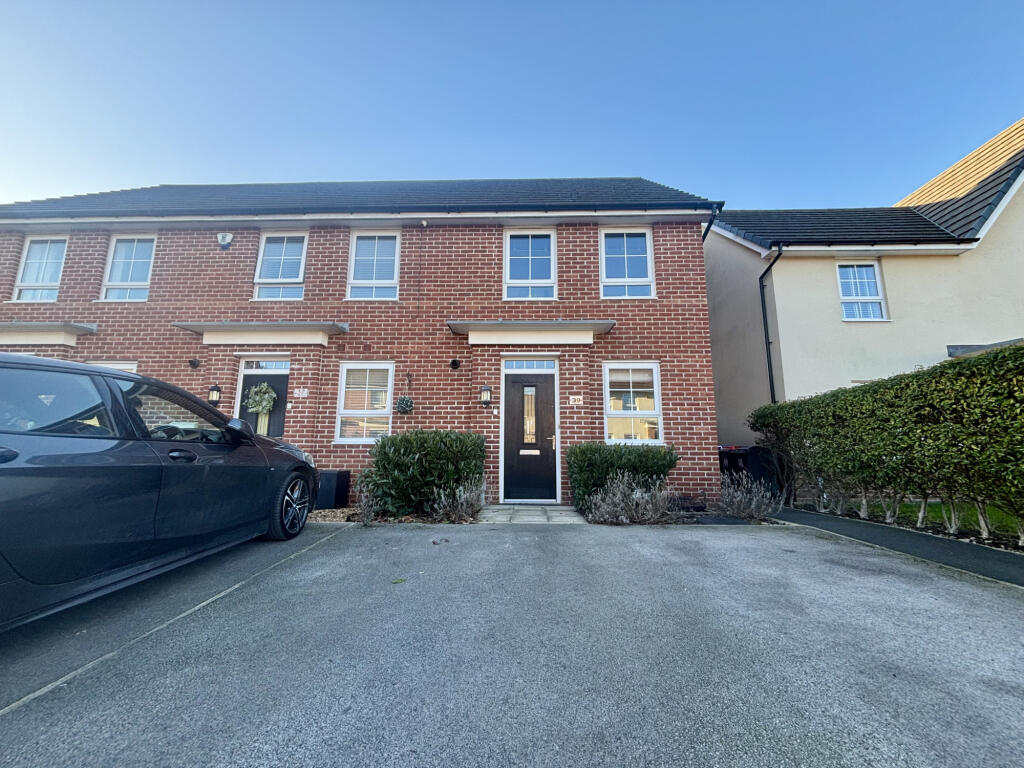 2-bed semi-detached on Hawthorn Drive,  Thornton, FY5, £152,500