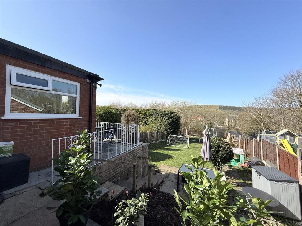 2-bed semi-detached on Richmond Crescent, Mossley, £250,000