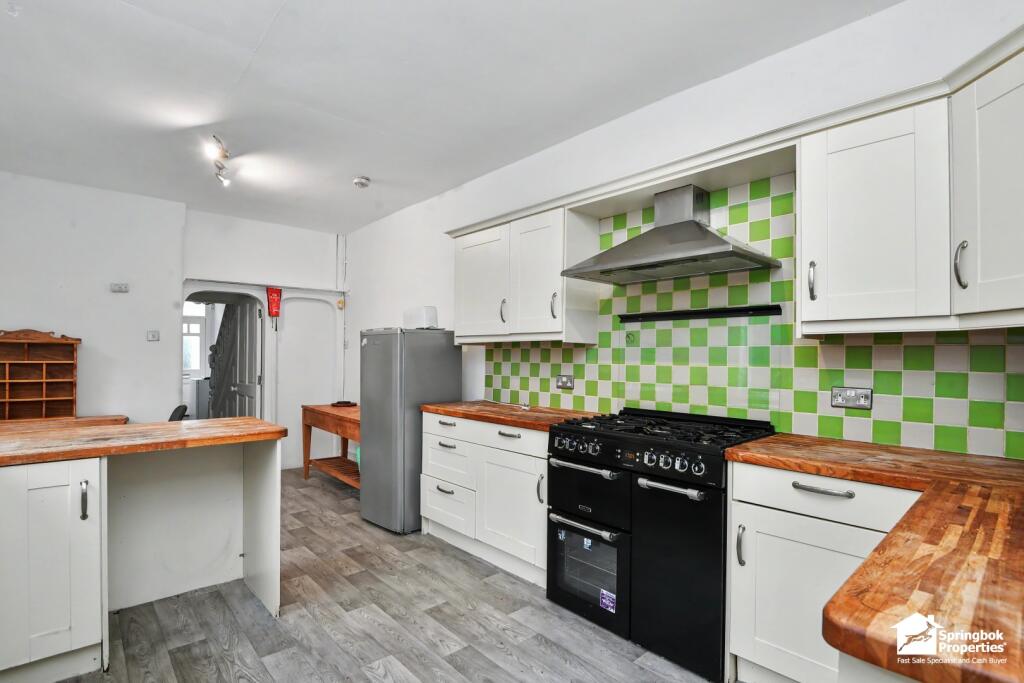 House in Nottingham, Nottinghamshire - View 4