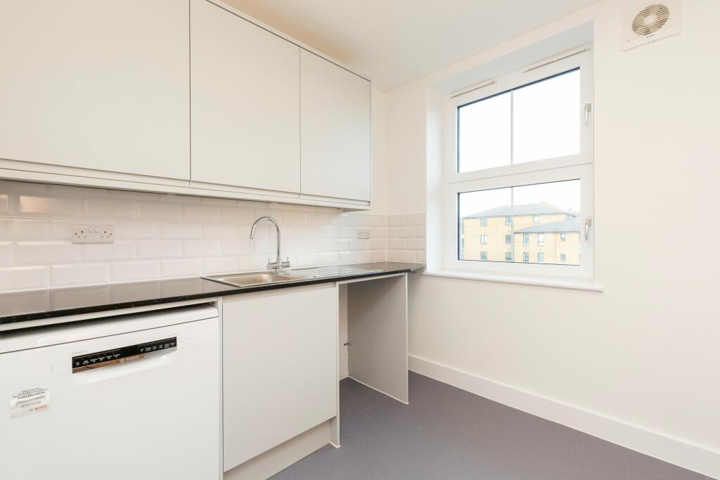303A Whitechapel Road 5.jpg