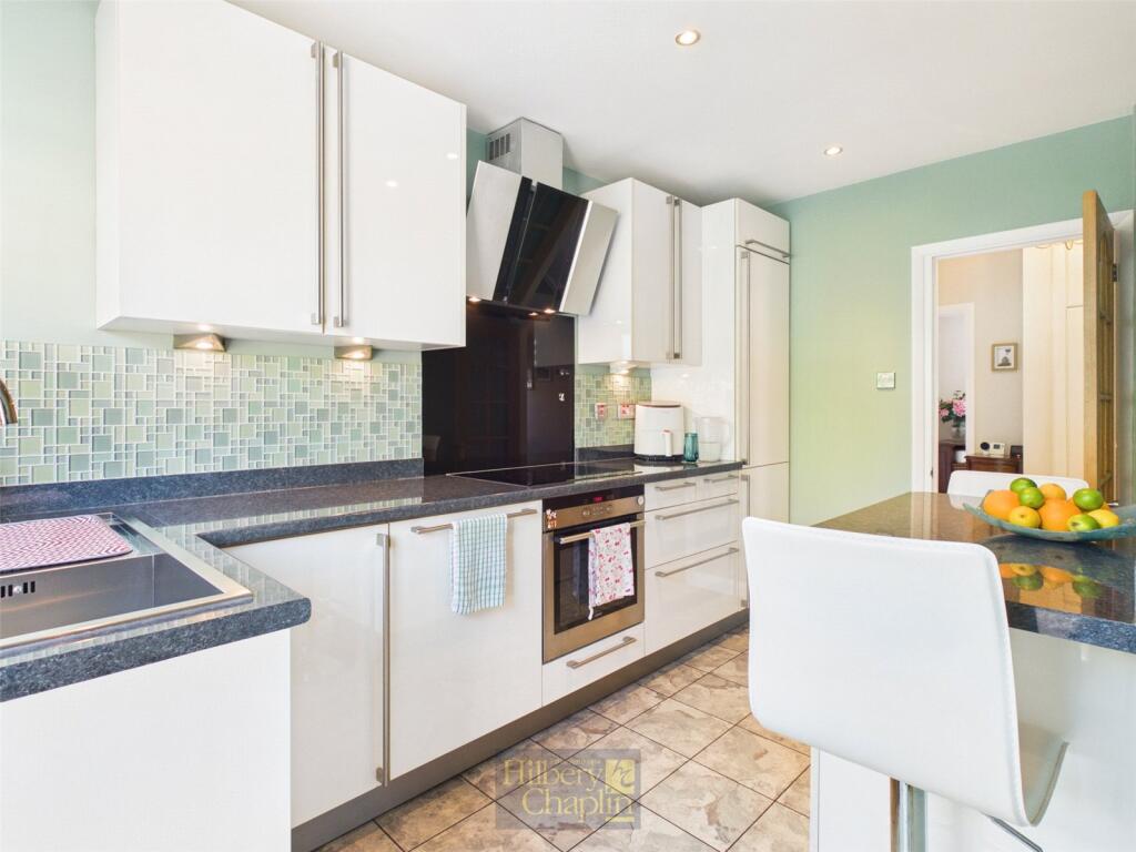 Sylvia Avenue, Hutton, Brentwood, Essex, CM13 photo 5