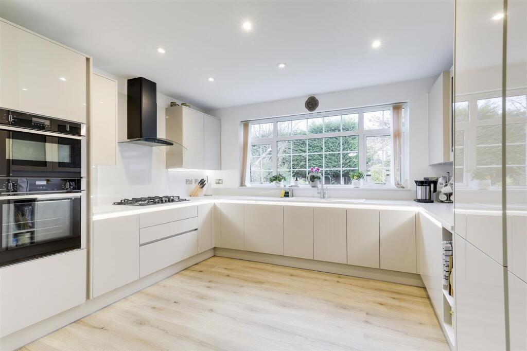 House in Rushcliffe, Abbey Park - View 2