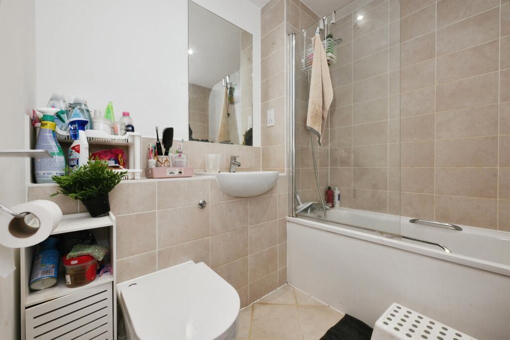 Apartment in Harlow, Essex - More