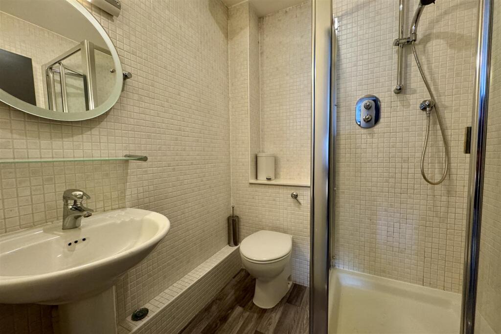 Apartment in Cheltenham, Ewens Farm, Fairview - More