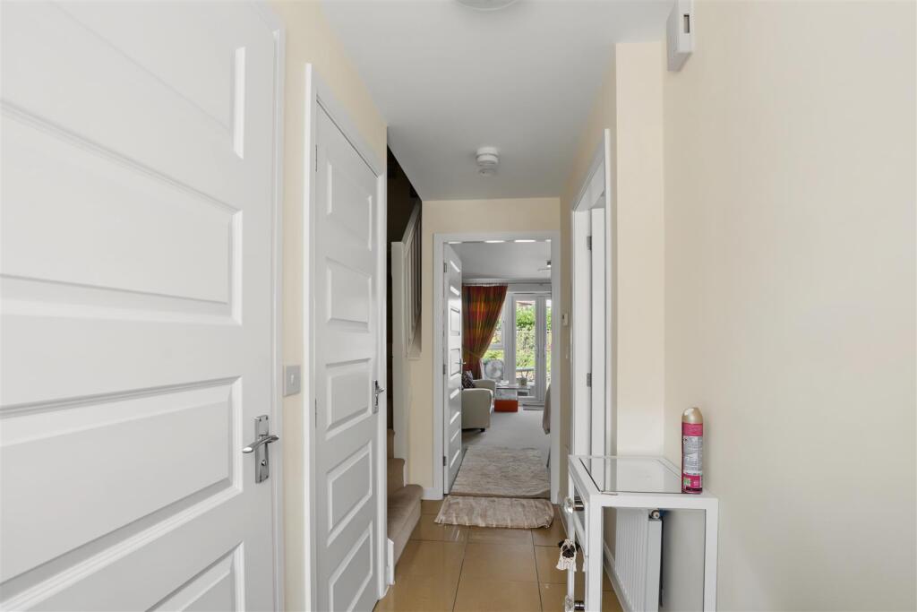 House in Nottingham, The Fairways, Chilwell - View 5