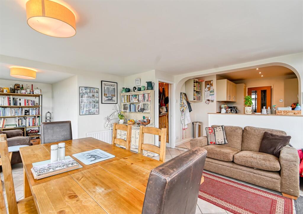 33 Ludlow Heights, Bridgnorth photo 3