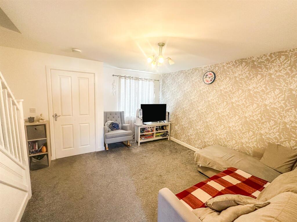 House in Corby, North Northamptonshire - More