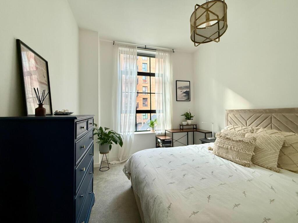 Apartment in Southall - View 3