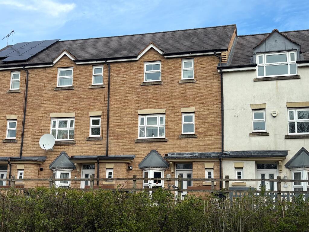 Main image of property: Overbecks Close, RUGBY