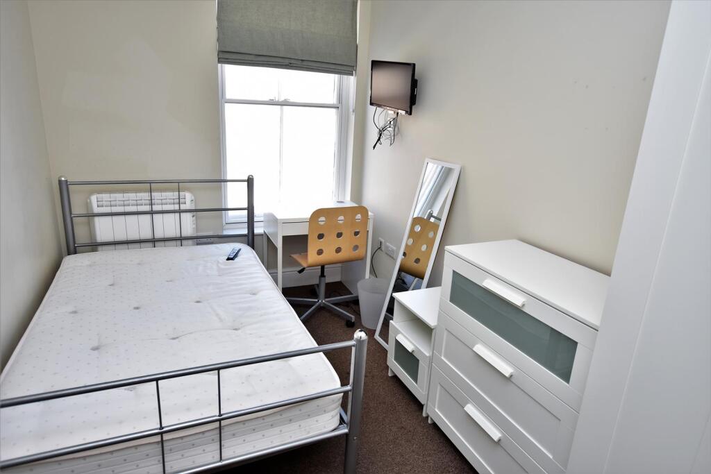 1 bedroom house share for rent
