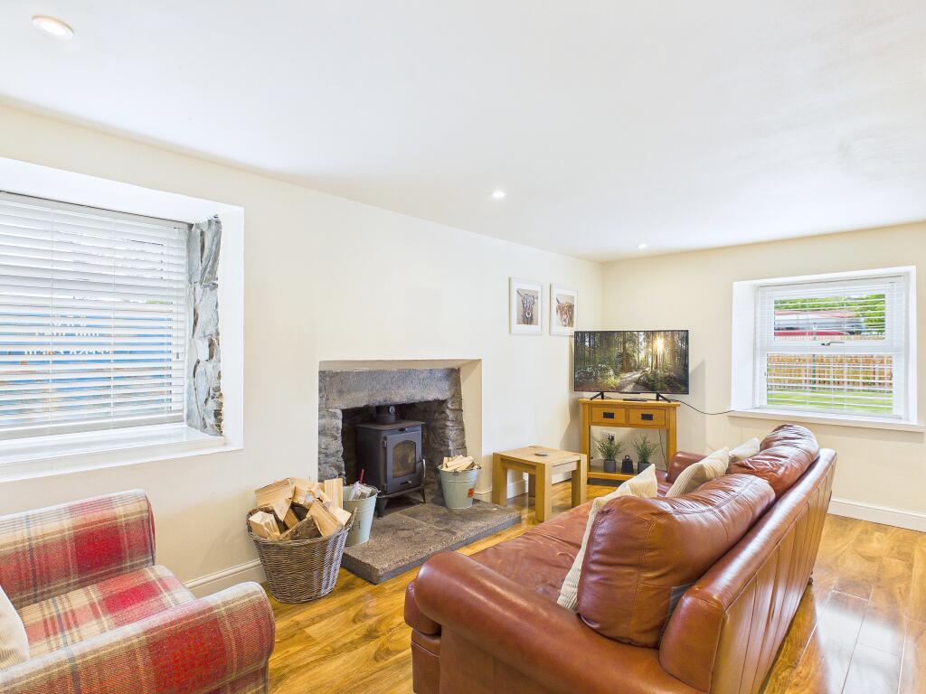 Birnie's Lane, Tomintoul - View 3