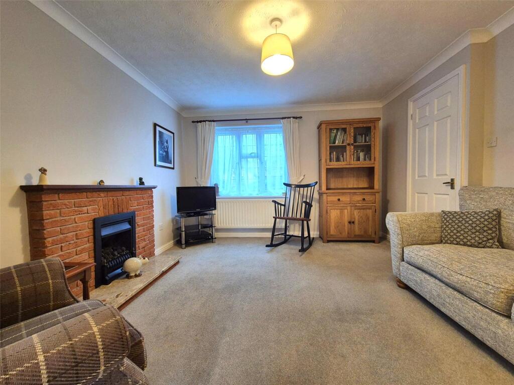 Wordsworth Drive, KENILWORTH, CV8 photo 2