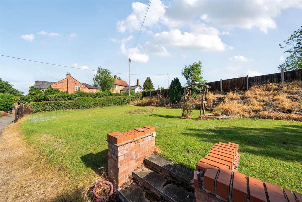 Low Cross Hill, Tilston. photo 4