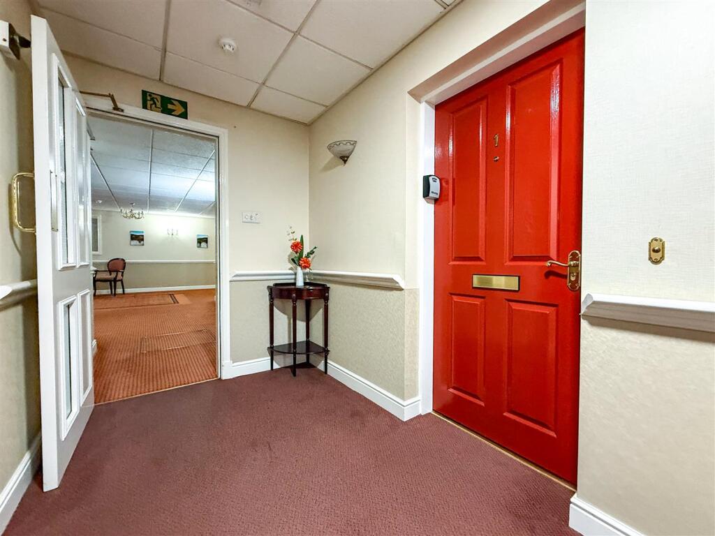 Apartment in Congleton, West Heath - View 5