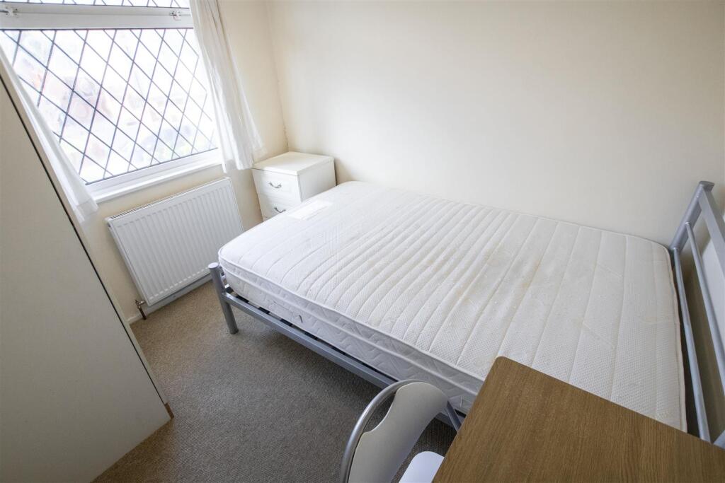 House in Birmingham, West Midlands - More