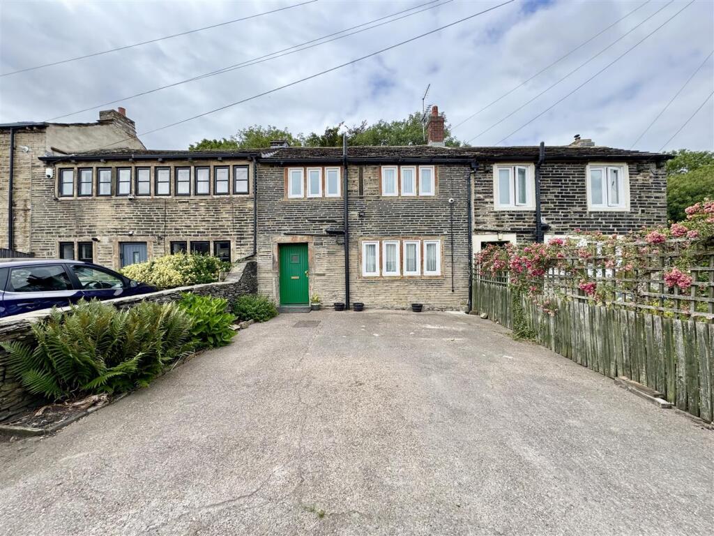 Longley, Huddersfield, HD5 8LB