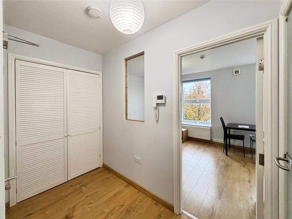 Apartment in Southampton - View 4
