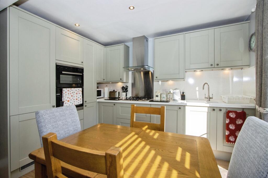 House in Wakefield, Sitlington - View 5