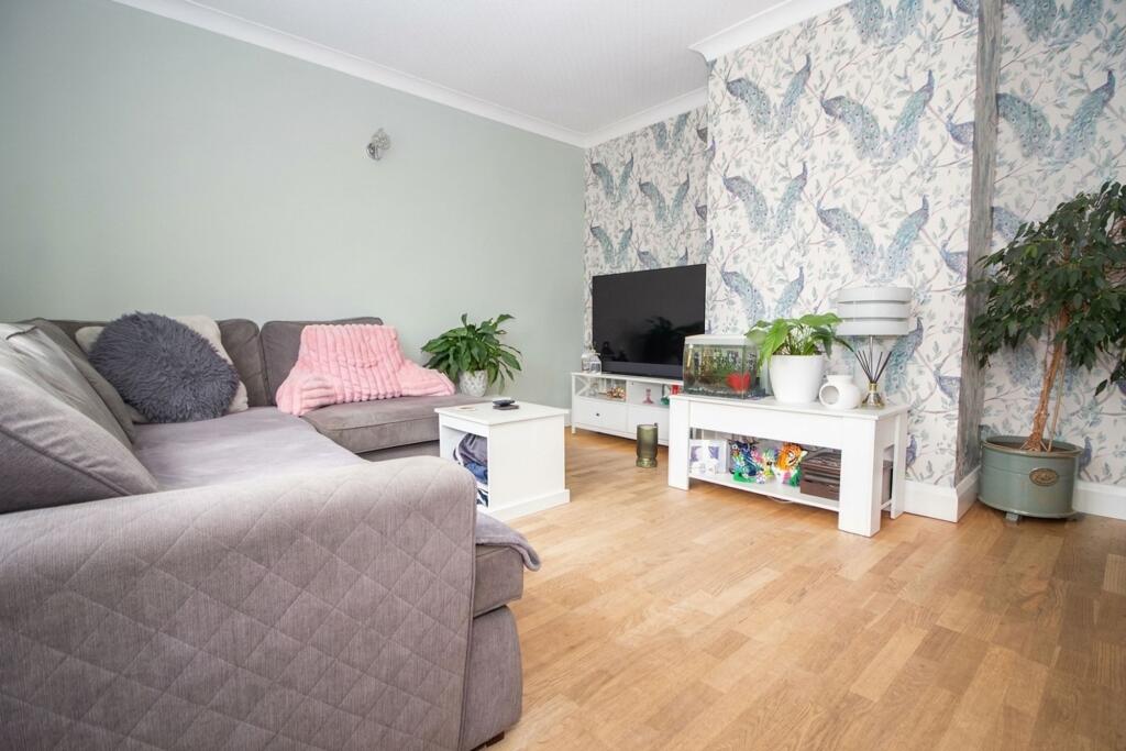 Gosforth Lane, South Oxhey, Watford, WD19 photo 4
