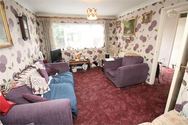 16, Woodfield Close photo 2