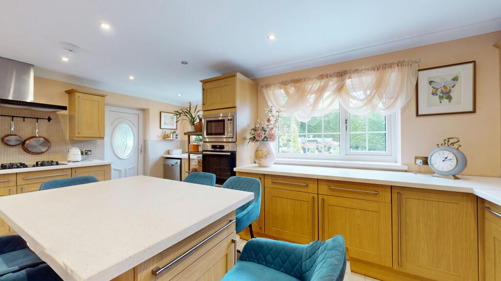Hall Rise, Bramhope, Leeds, West Yorkshire - View 2