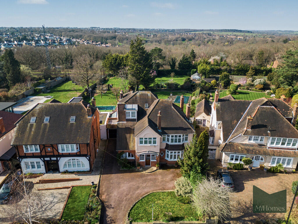 Main image of property: The Chine, Grange Park, N21