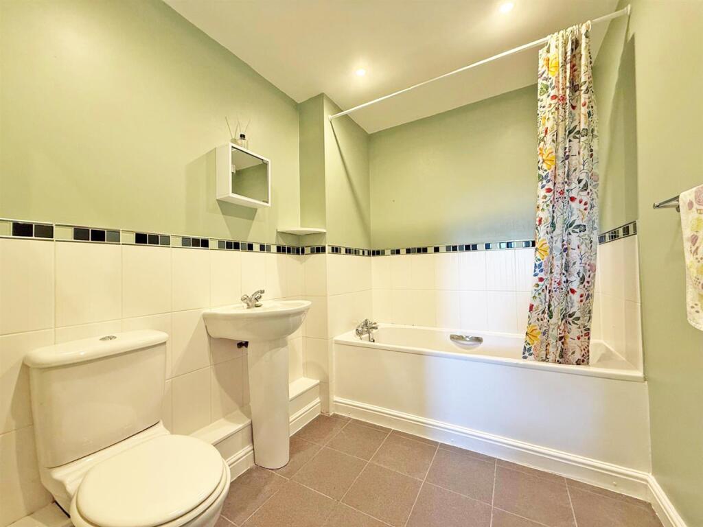 Apartment in Shrewsbury, Shropshire - View 5