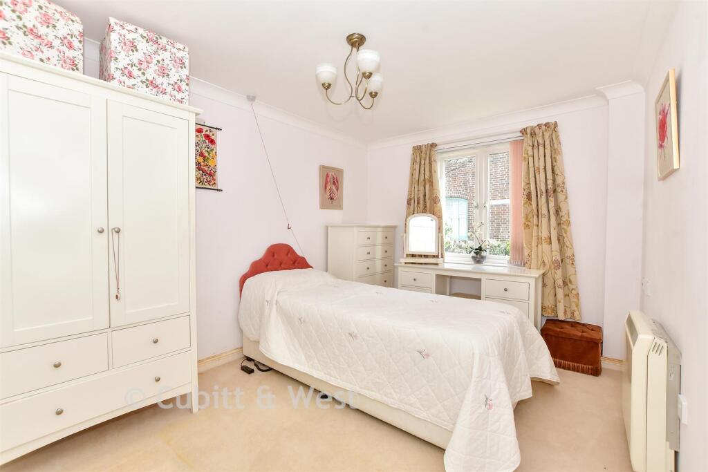 Springwell, Havant, Hampshire photo 3