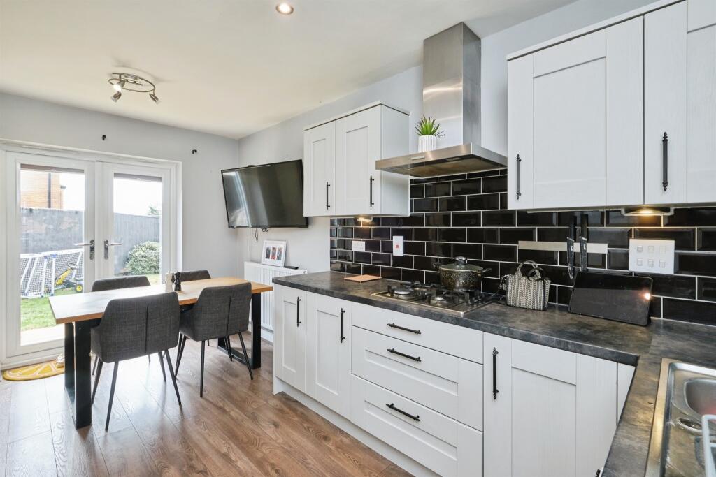 House in Tamworth, Staffordshire - More