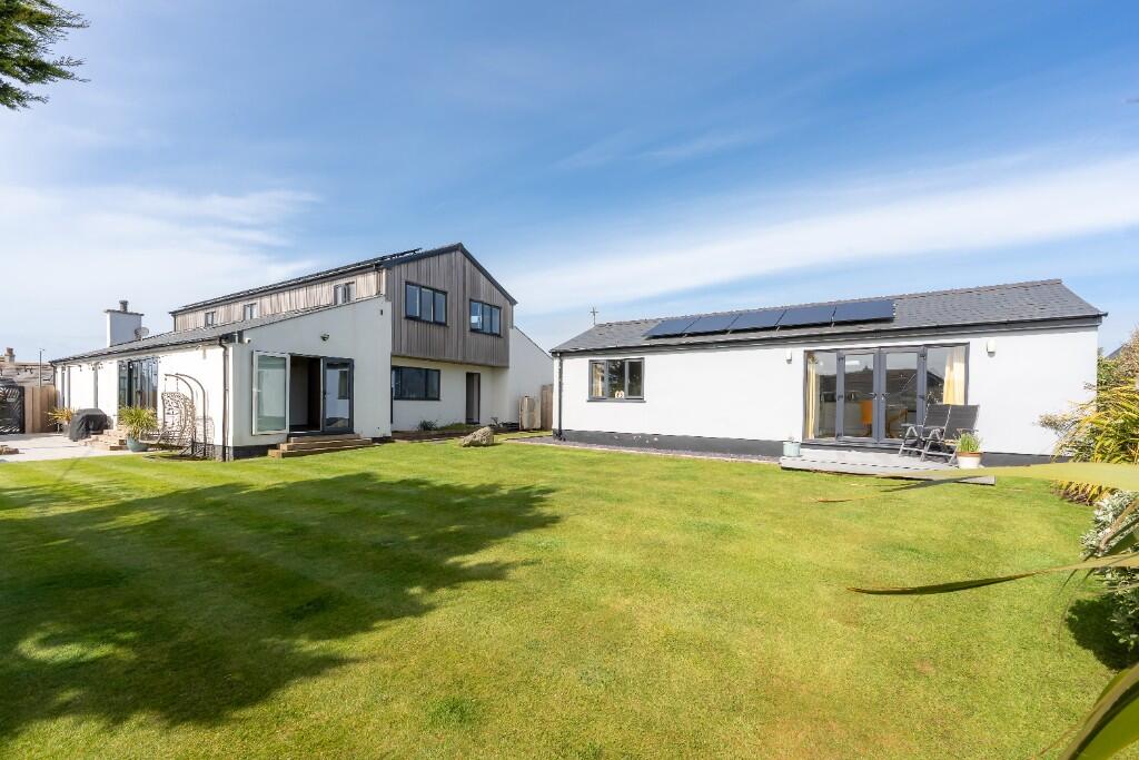 Rhosneigr, LL64 photo 4