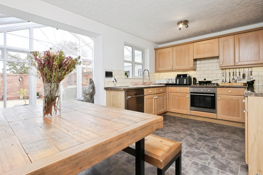 House in Worcester - View 4