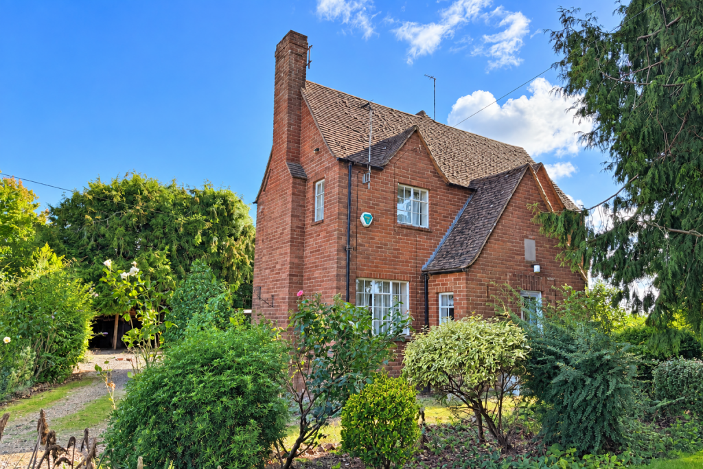 3-bed detached on Bradfords Lane, Newent, £400,000