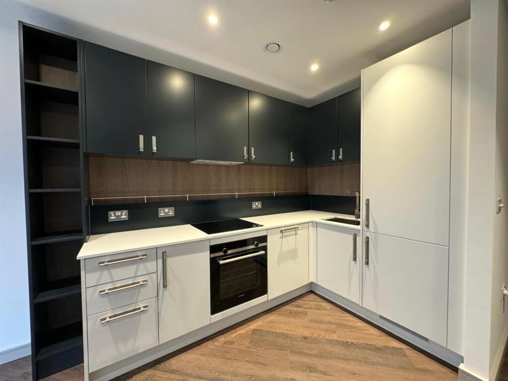Apartment in Spelthorne, Birch Green, Staines-upon-Thames - View 4
