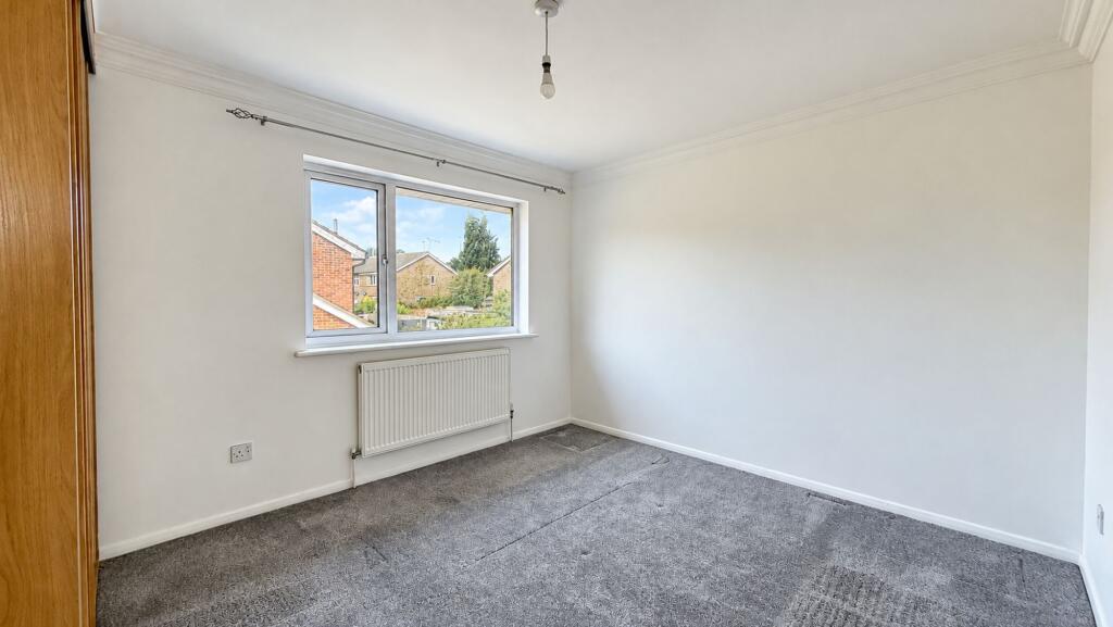House in Southend-on-Sea, Eastwood - More